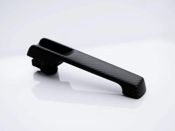 Ручки для установки функции keyless-go в исполнении «карбон»