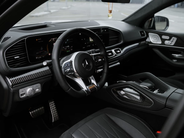 Интерьер MERCEDES BENZ GLE 63 S