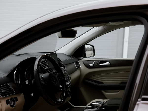 Интерьер MERCEDES BENZ GLE
