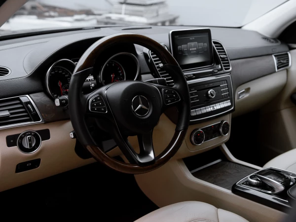 Передняя панель приборов MERCEDES BENZ GLE