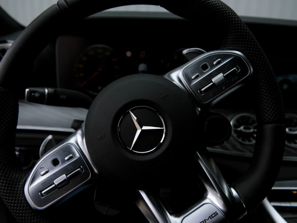 Многофункциональное рулевое колесо AMG