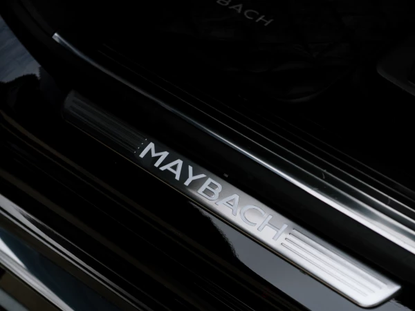 Выдвижной порог и накладка «MAYBACH»