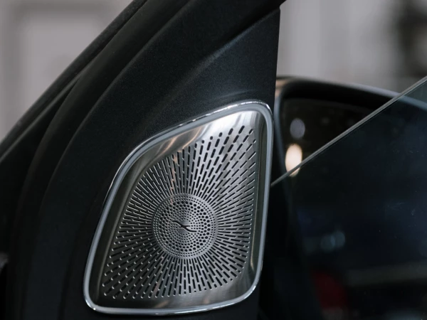 Установка аудиосистемы “BURMESTER”
