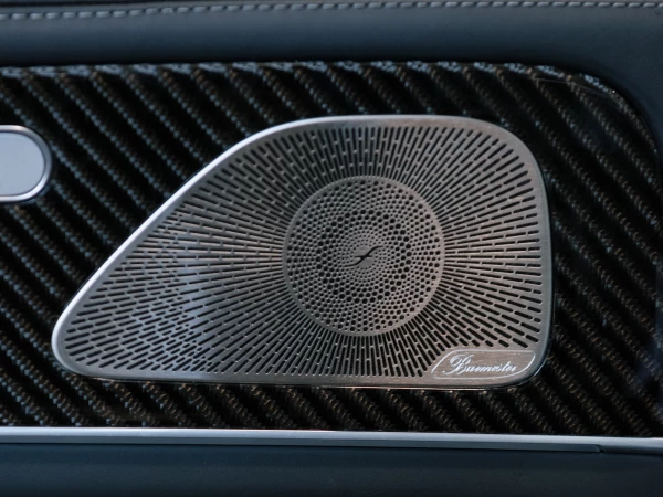 Установленные колонки “BURMESTER”