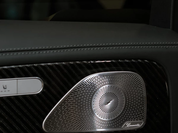 Установленная колонка “BURMESTER”